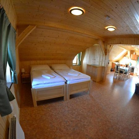 Apartmány U Jezera Na Náměstí Frymburk Exterior foto