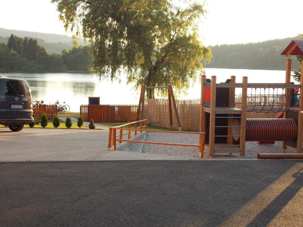 Apartmány U Jezera Na Náměstí Frymburk Exterior foto