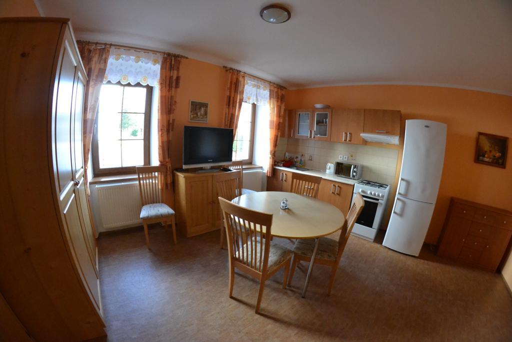 Apartmány U Jezera Na Náměstí Frymburk Exterior foto