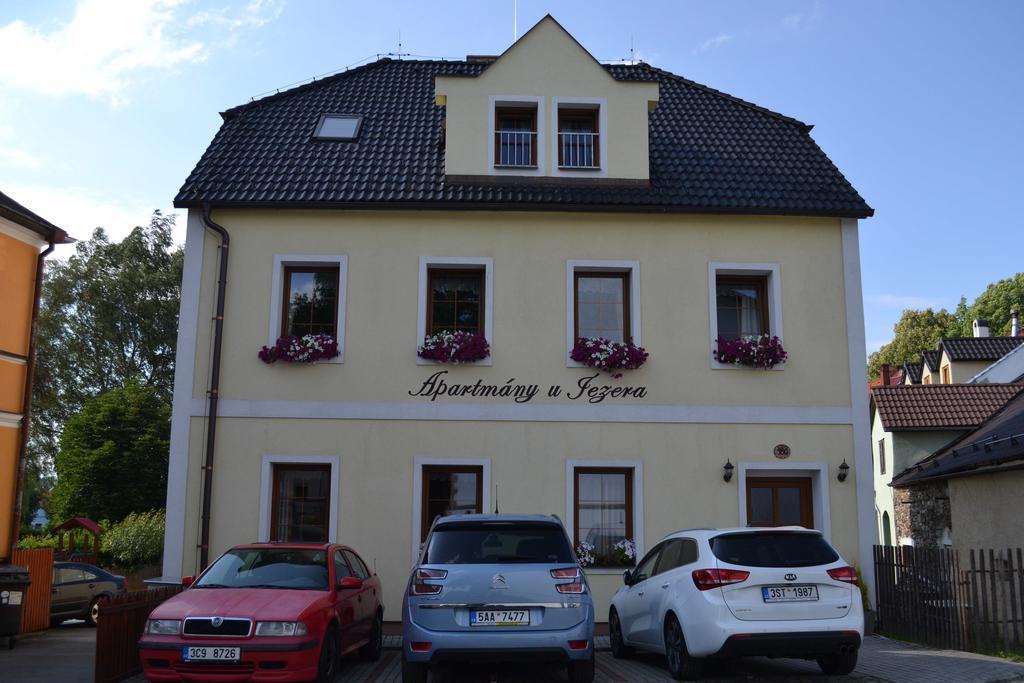 Apartmány U Jezera Na Náměstí Frymburk Exterior foto
