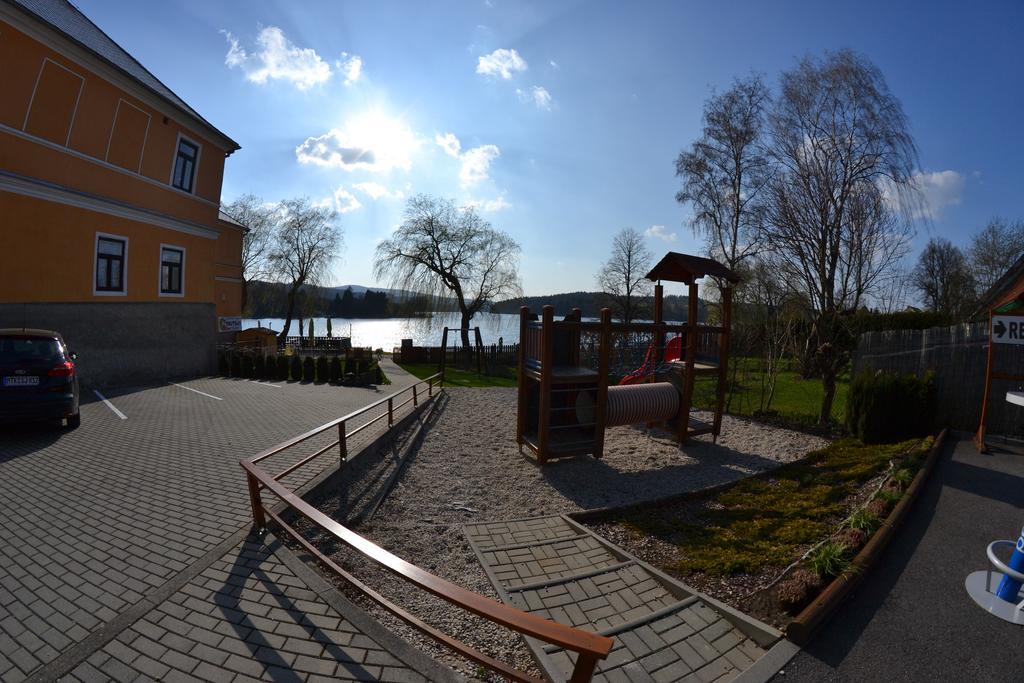 Apartmány U Jezera Na Náměstí Frymburk Exterior foto